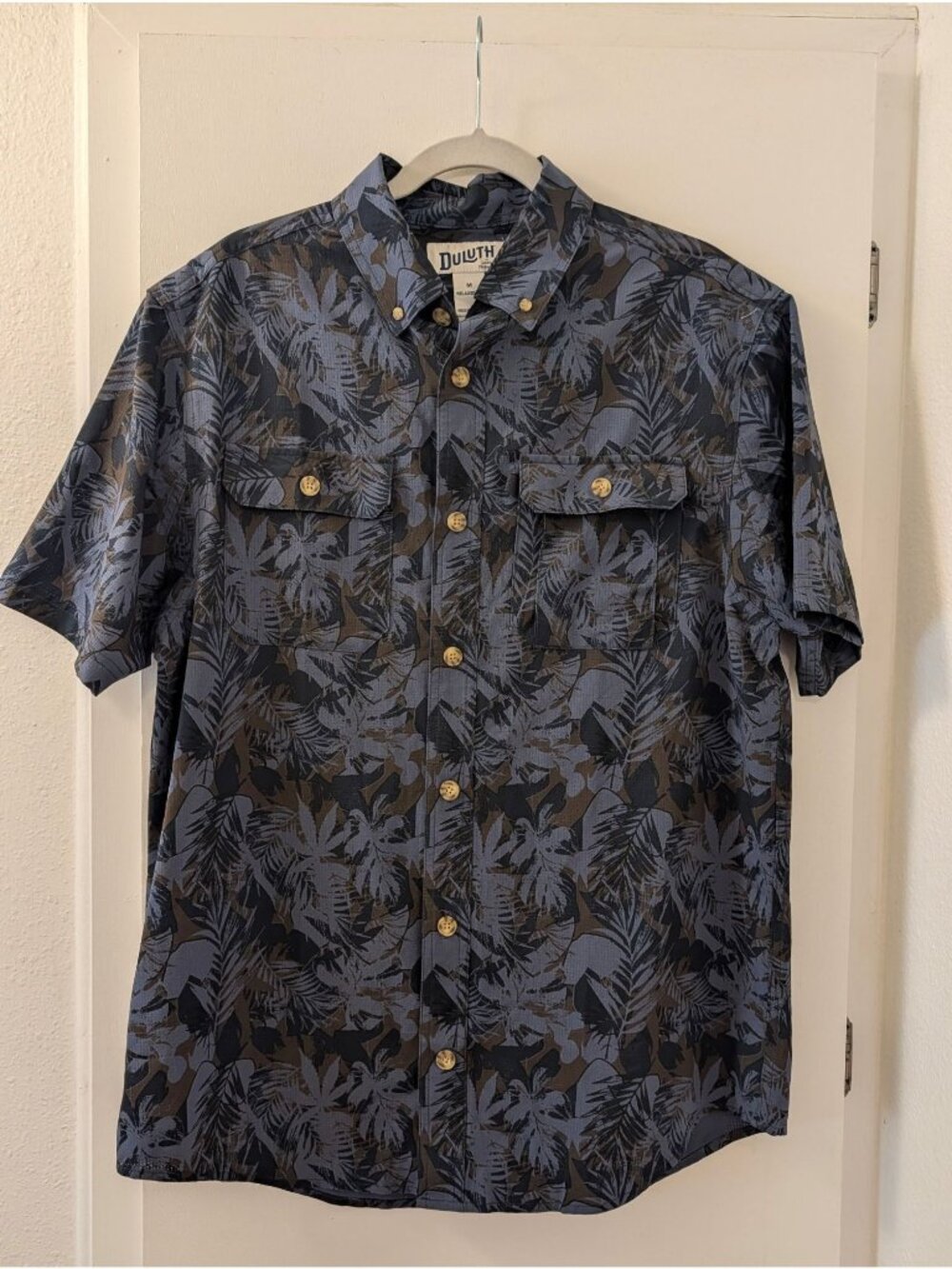 Duluth Trading Co Mens Short Sleeve Button-Up Tropical Leaf Print Shirt Medium